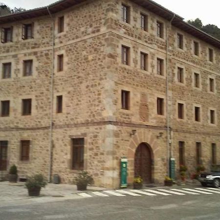 Apartamento Poco Trigo En Potes Luaran gambar