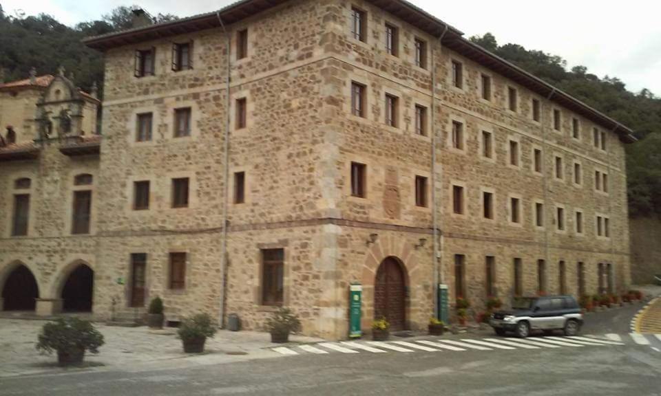 Apartamento Poco Trigo En Potes Luaran gambar
